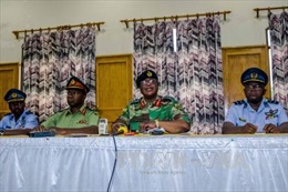Quân đội Zimbabwe bắt giữ Bộ trưởng Tài chính và Giám đốc Cảnh sát quốc gia